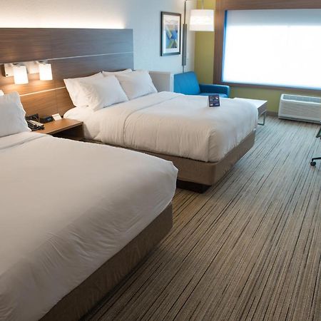 Holiday Inn Express & Suites - Warsaw - E Center By Ihg מראה חיצוני תמונה