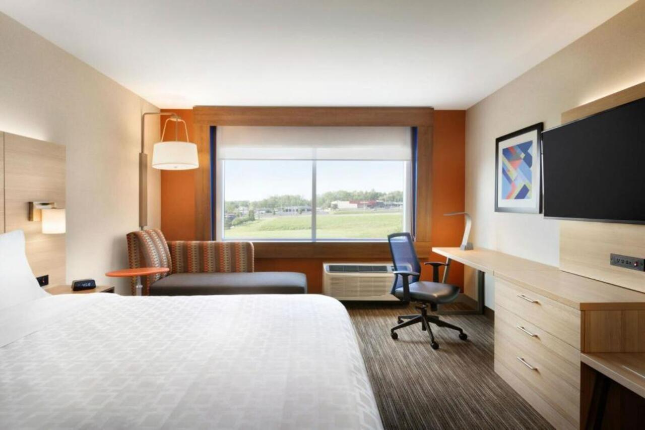 Holiday Inn Express & Suites - Warsaw - E Center By Ihg מראה חיצוני תמונה