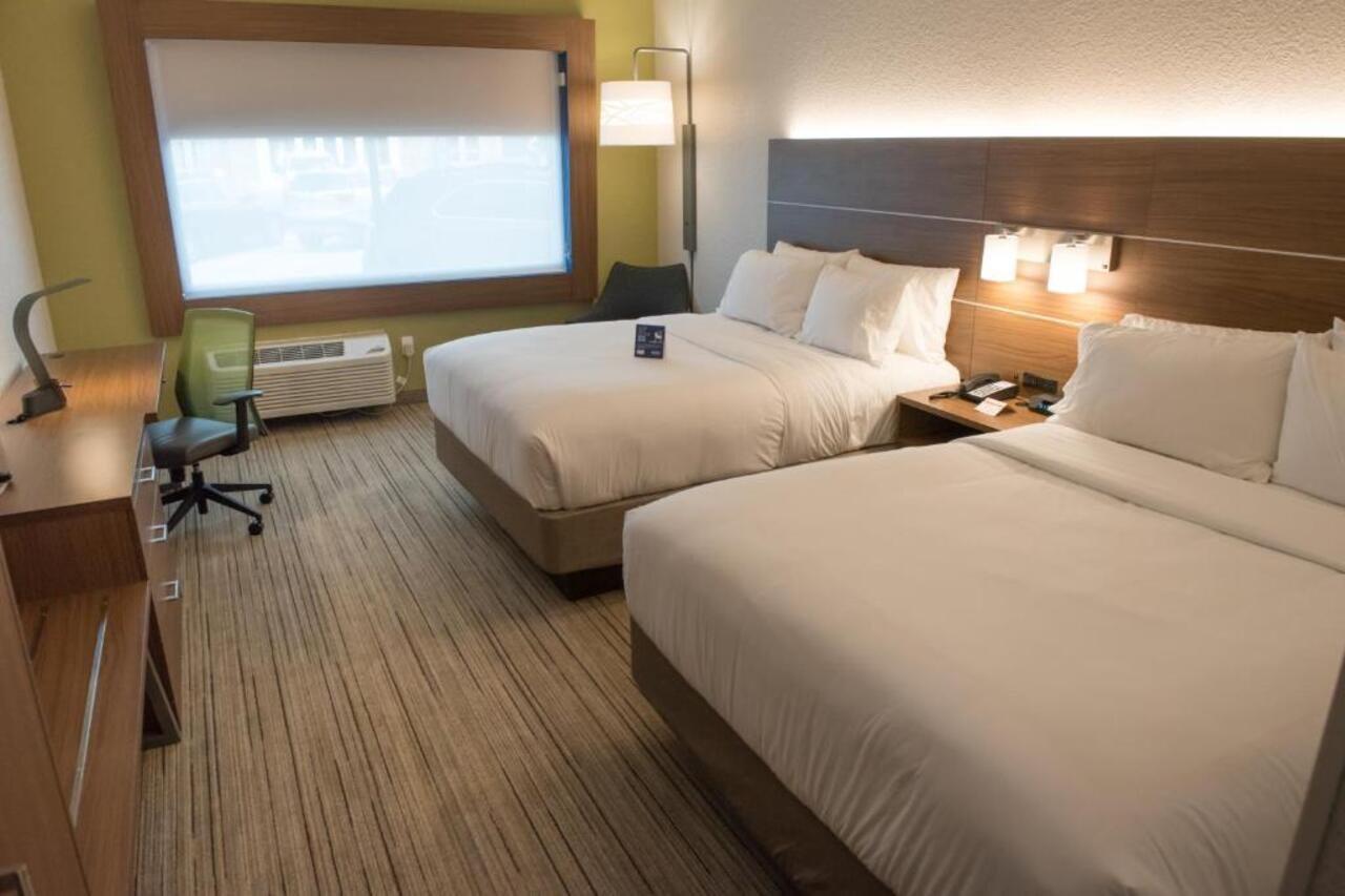 Holiday Inn Express & Suites - Warsaw - E Center By Ihg מראה חיצוני תמונה