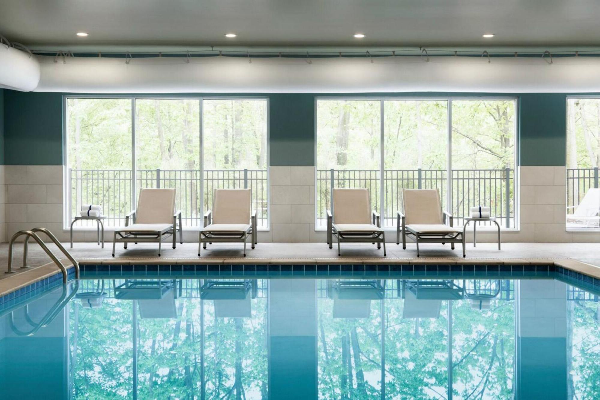 Holiday Inn Express & Suites - Warsaw - E Center By Ihg מראה חיצוני תמונה