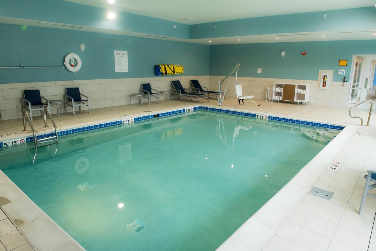 Holiday Inn Express & Suites - Warsaw - E Center By Ihg מראה חיצוני תמונה