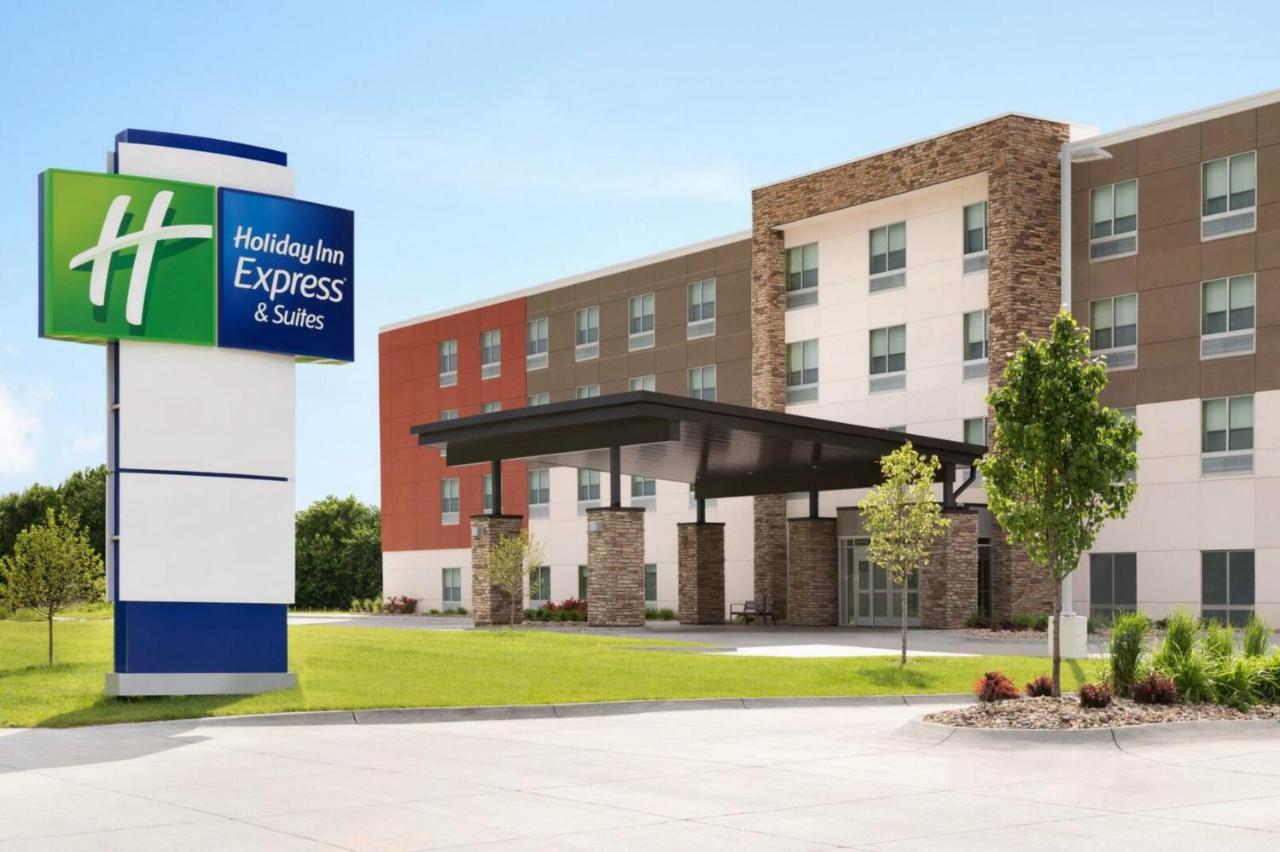 Holiday Inn Express & Suites - Warsaw - E Center By Ihg מראה חיצוני תמונה