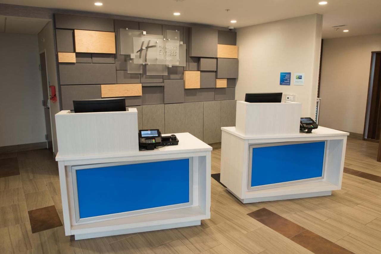 Holiday Inn Express & Suites - Warsaw - E Center By Ihg מראה חיצוני תמונה