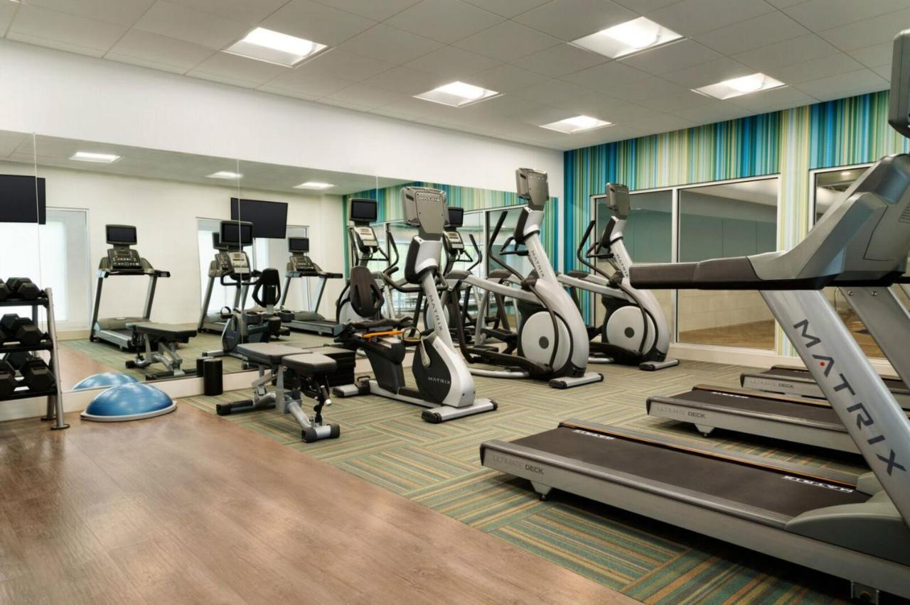 Holiday Inn Express & Suites - Warsaw - E Center By Ihg מראה חיצוני תמונה