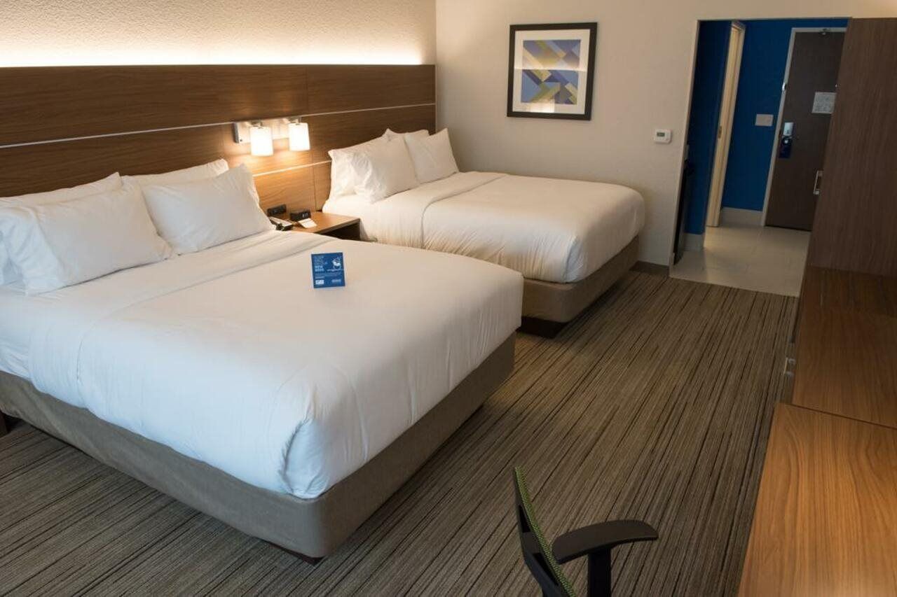 Holiday Inn Express & Suites - Warsaw - E Center By Ihg מראה חיצוני תמונה