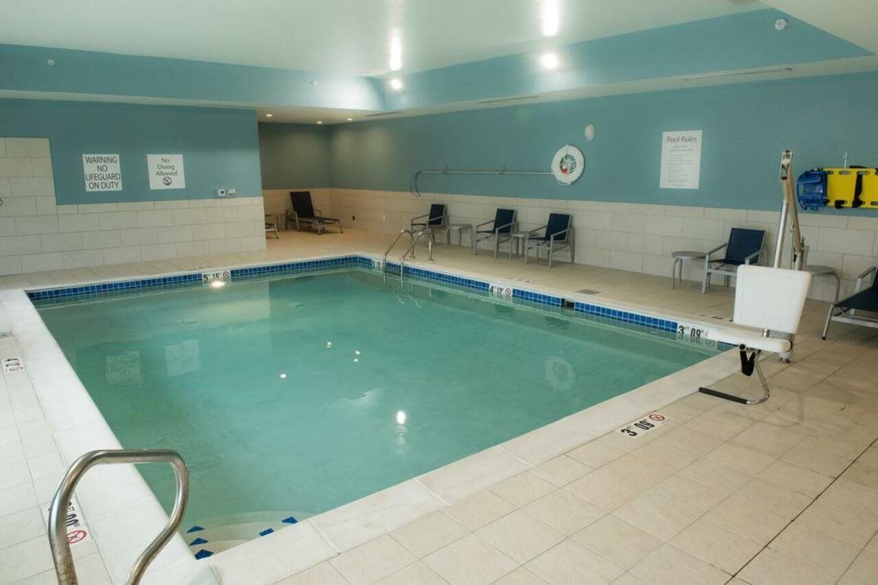 Holiday Inn Express & Suites - Warsaw - E Center By Ihg מראה חיצוני תמונה