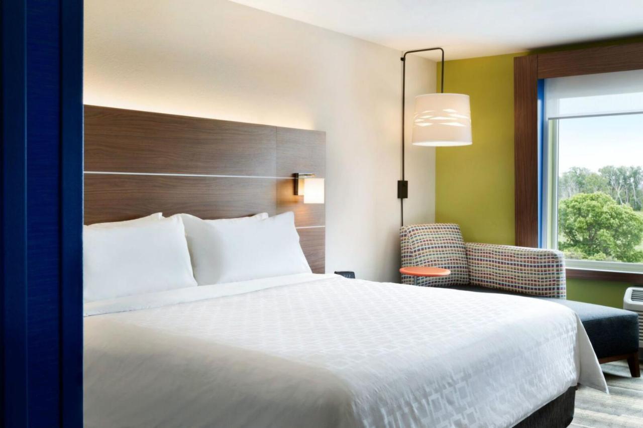 Holiday Inn Express & Suites - Warsaw - E Center By Ihg מראה חיצוני תמונה