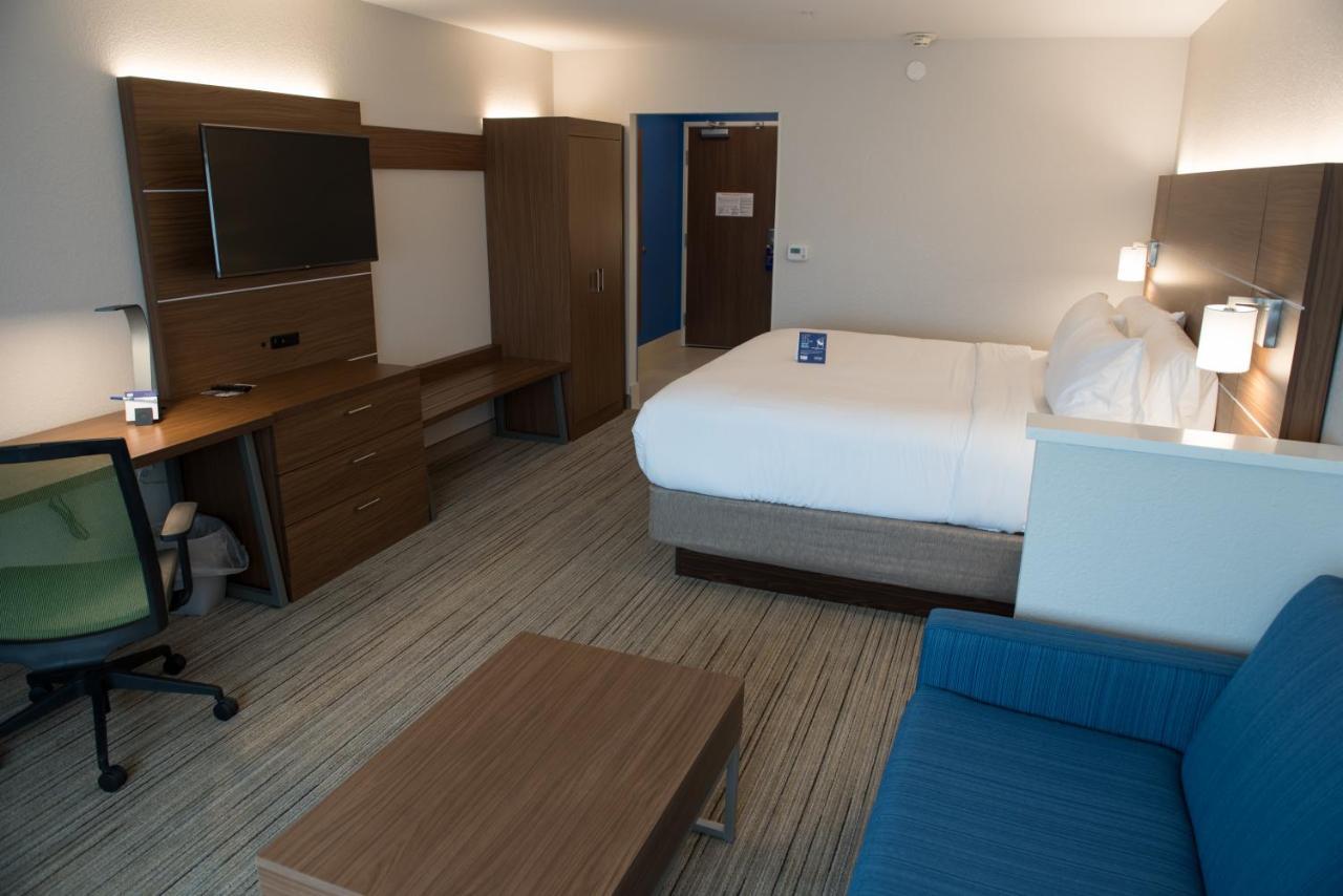 Holiday Inn Express & Suites - Warsaw - E Center By Ihg מראה חיצוני תמונה