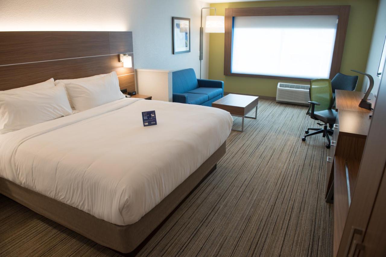 Holiday Inn Express & Suites - Warsaw - E Center By Ihg מראה חיצוני תמונה