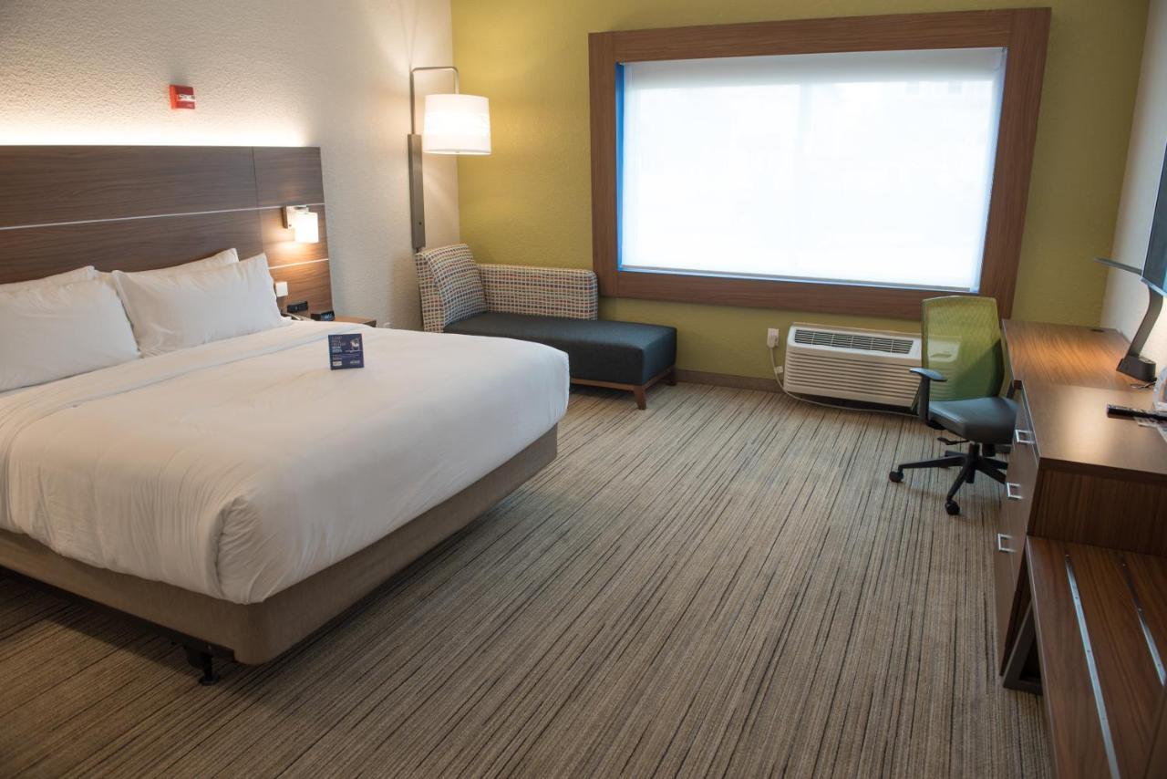 Holiday Inn Express & Suites - Warsaw - E Center By Ihg מראה חיצוני תמונה